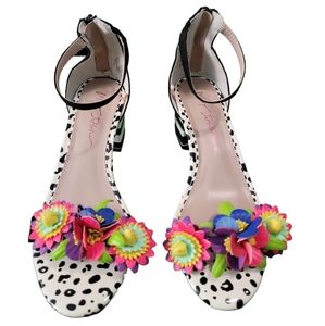 Betsey Johnson Strappy Heels Cut-Out Flowers Back / White Block Heel Size 8 US